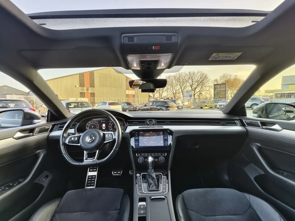 1.5 TSI Business R-LINE / NAP / PANO / DSG / KEY LESS / 20" SP VLG / FULL OPTION! / NAVI / ALCANTRA / OHB /