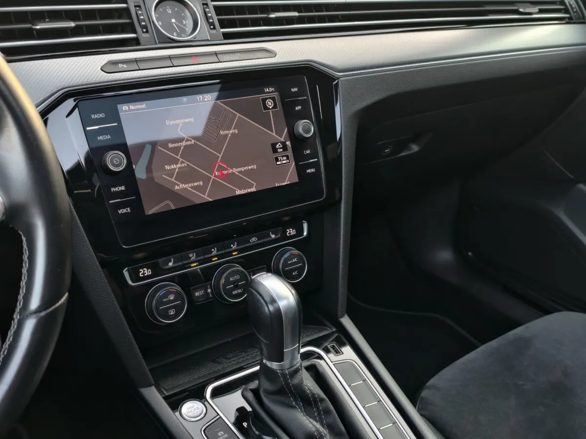 1.5 TSI Business R-LINE / NAP / PANO / DSG / KEY LESS / 20" SP VLG / FULL OPTION! / NAVI / ALCANTRA / OHB /