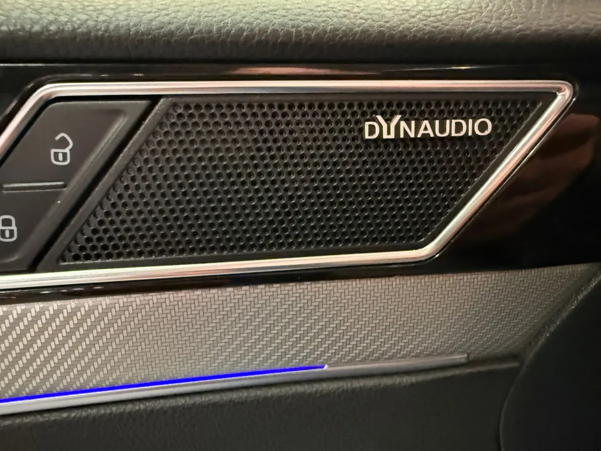 1.5 TSI Business R-LINE / NAP / PANO / DSG / KEY LESS / 20" SP VLG / FULL OPTION! / NAVI / ALCANTRA / OHB /