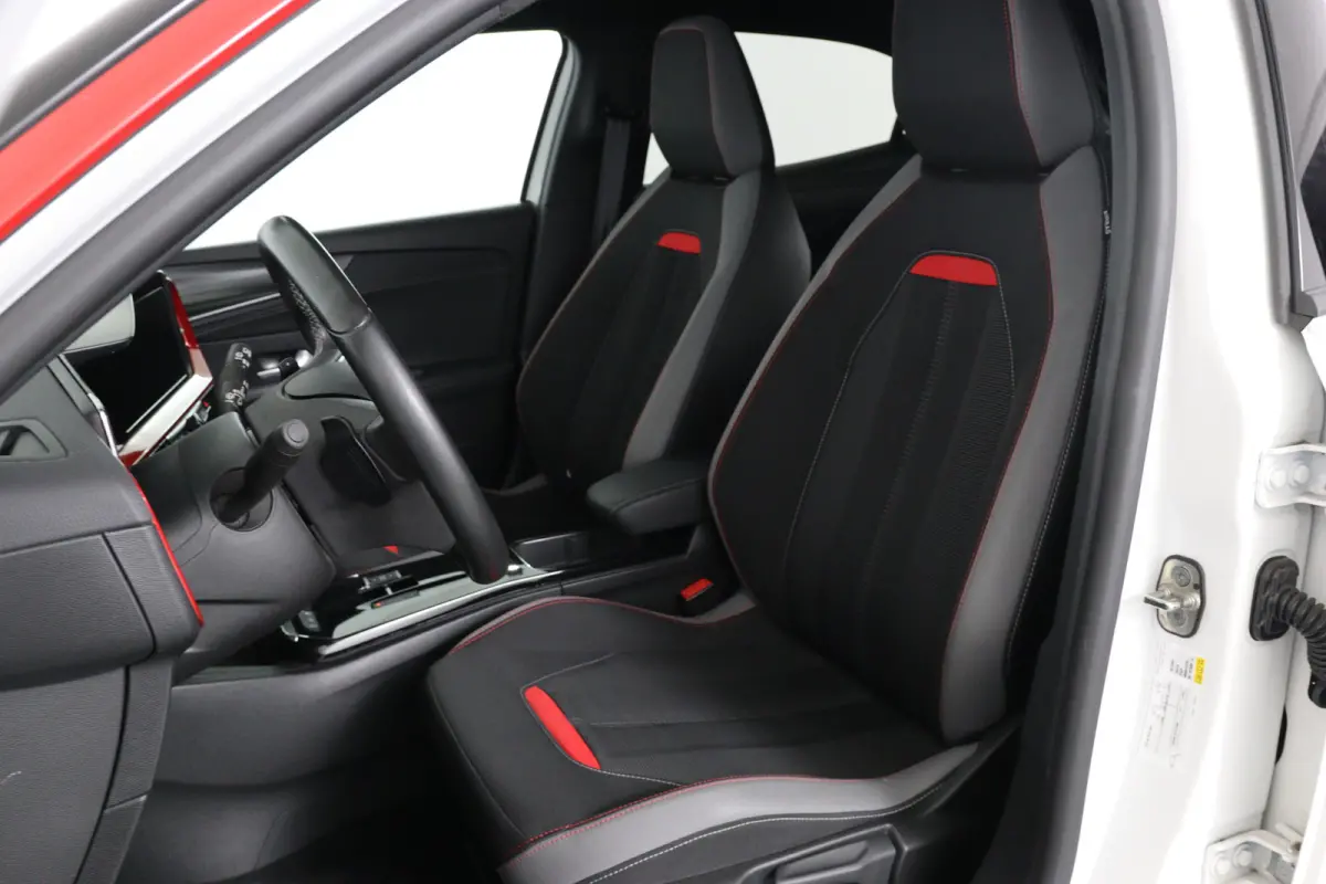 1.2 Turbo GS Line | Automaat | Dealer Onderhouden | Camera | Led Matrix | Adaptive Cruise | Stoelverwarming | Climate Control