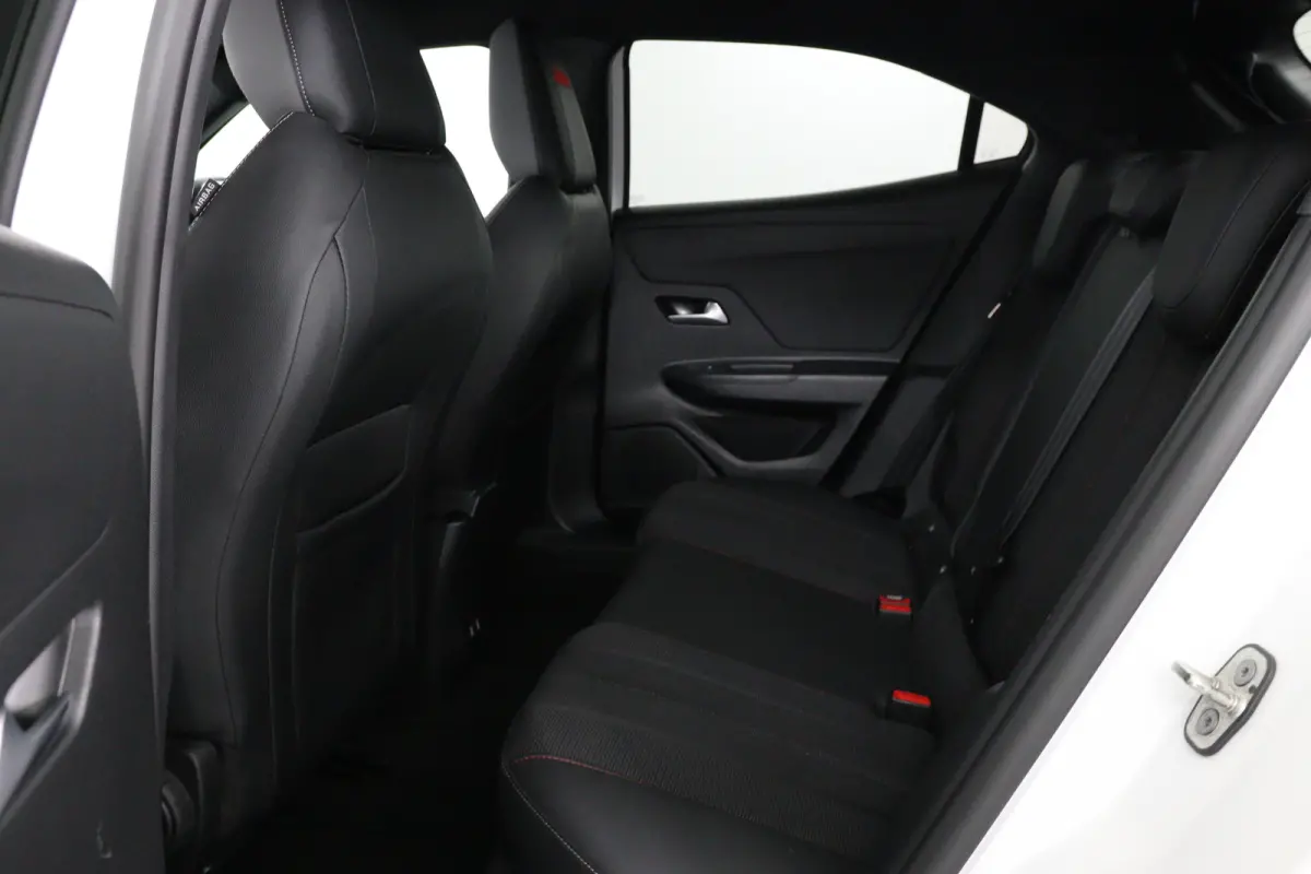 1.2 Turbo GS Line | Automaat | Dealer Onderhouden | Camera | Led Matrix | Adaptive Cruise | Stoelverwarming | Climate Control