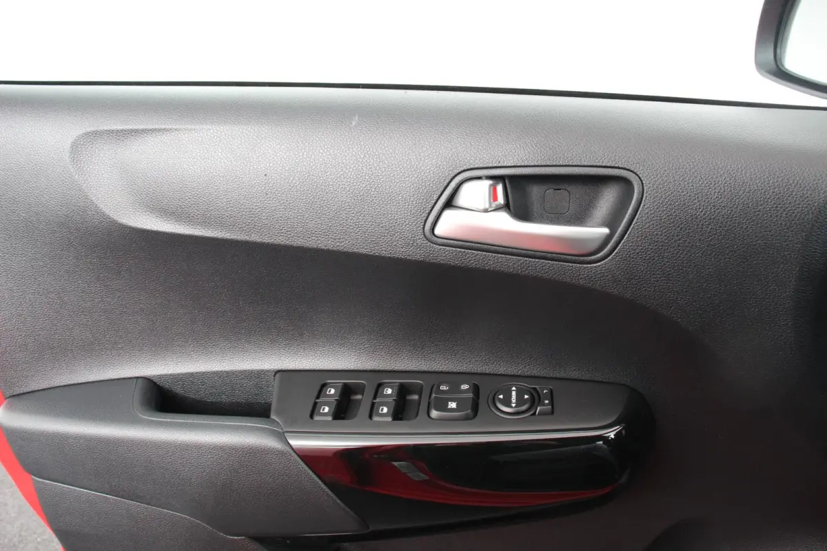 1.0 DPi DynamicLine Automaat Navigatie Apple Carplay/Android Auto Airco Camera Lichtmetalen velgen Cruise Control