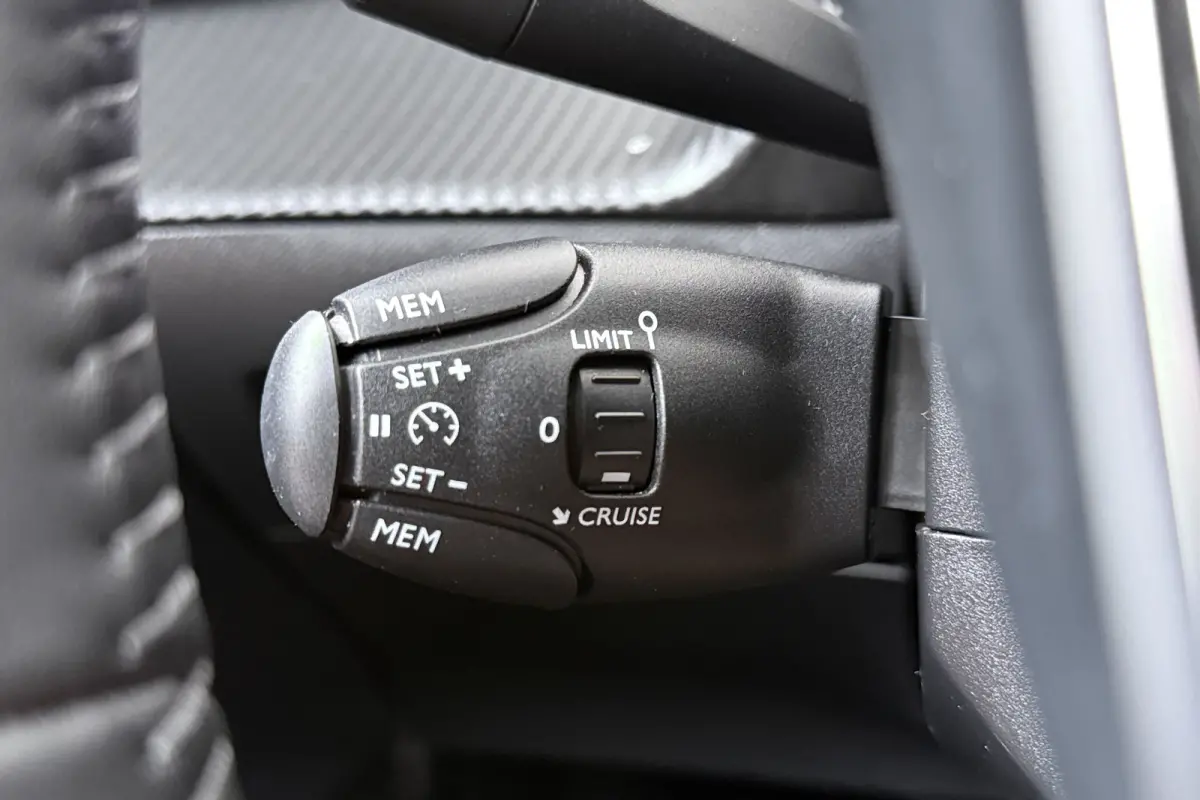 1.2T 101 PK Allure Carplay Cruise LED