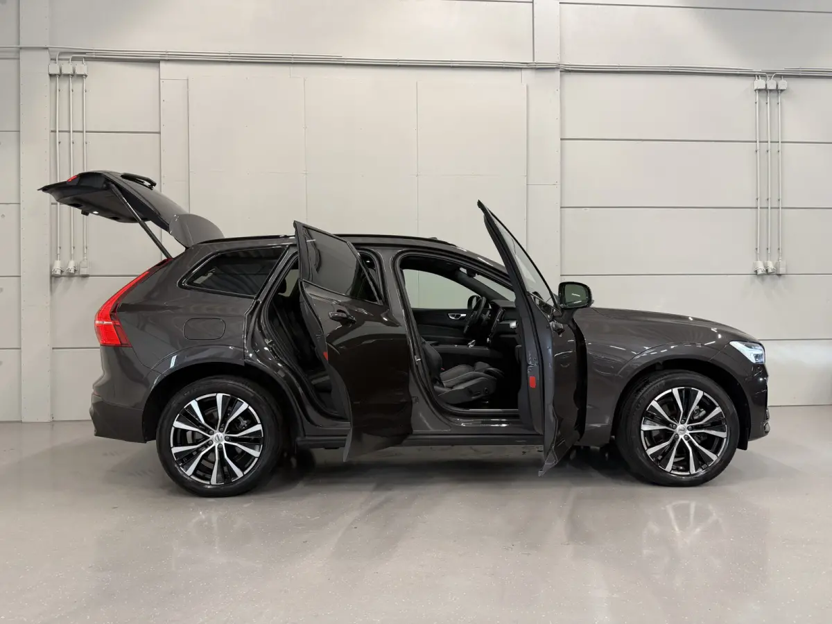 T6 Recharge AWD R-Design Long Range PLATINUM-GREY/PANO/TREKHAAK/20"/LEER-SPORT/ACC/PILOT-ASSIST/GOOGLE/2x MEMORY/BLACK-PACK/CRYSTAL-POOK/SOH 97%/NET OH BEURT GEHAD BIJ VOLVO DEALER