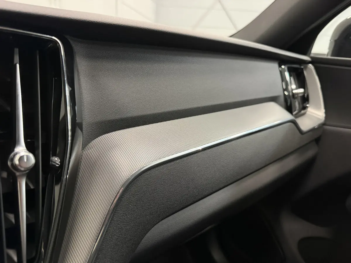 T6 Recharge AWD R-Design Long Range PLATINUM-GREY/PANO/TREKHAAK/20"/LEER-SPORT/ACC/PILOT-ASSIST/GOOGLE/2x MEMORY/BLACK-PACK/CRYSTAL-POOK/SOH 97%/NET OH BEURT GEHAD BIJ VOLVO DEALER