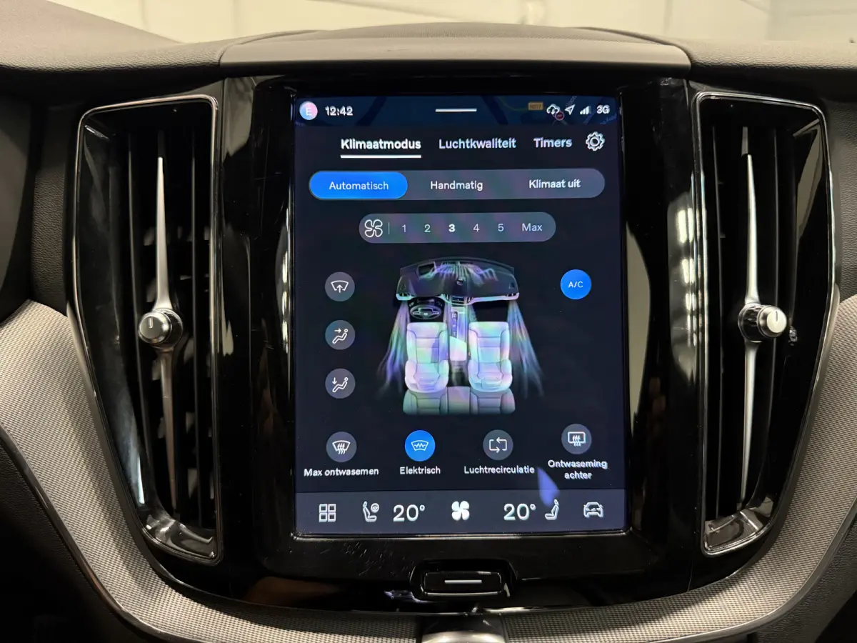 T6 Recharge AWD R-Design Long Range PLATINUM-GREY/PANO/TREKHAAK/20"/LEER-SPORT/ACC/PILOT-ASSIST/GOOGLE/2x MEMORY/BLACK-PACK/CRYSTAL-POOK/SOH 97%/NET OH BEURT GEHAD BIJ VOLVO DEALER