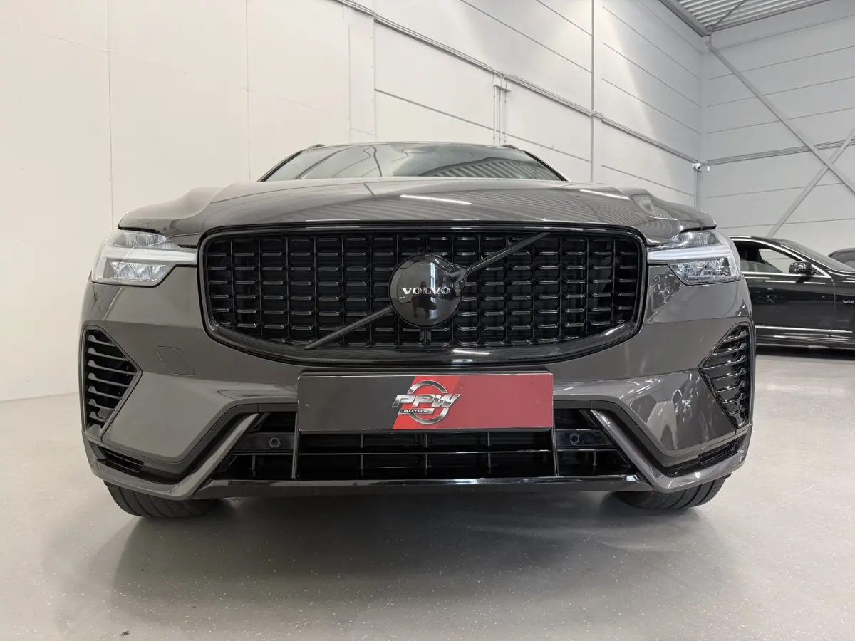 T6 Recharge AWD R-Design Long Range PLATINUM-GREY/PANO/TREKHAAK/20"/LEER-SPORT/ACC/PILOT-ASSIST/GOOGLE/2x MEMORY/BLACK-PACK/CRYSTAL-POOK/SOH 97%/NET OH BEURT GEHAD BIJ VOLVO DEALER
