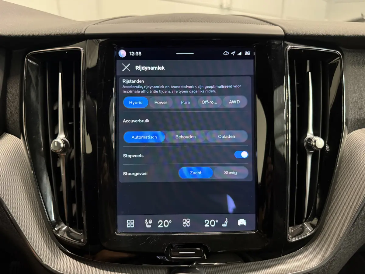 T6 Recharge AWD R-Design Long Range PLATINUM-GREY/PANO/TREKHAAK/20"/LEER-SPORT/ACC/PILOT-ASSIST/GOOGLE/2x MEMORY/BLACK-PACK/CRYSTAL-POOK/SOH 97%/NET OH BEURT GEHAD BIJ VOLVO DEALER