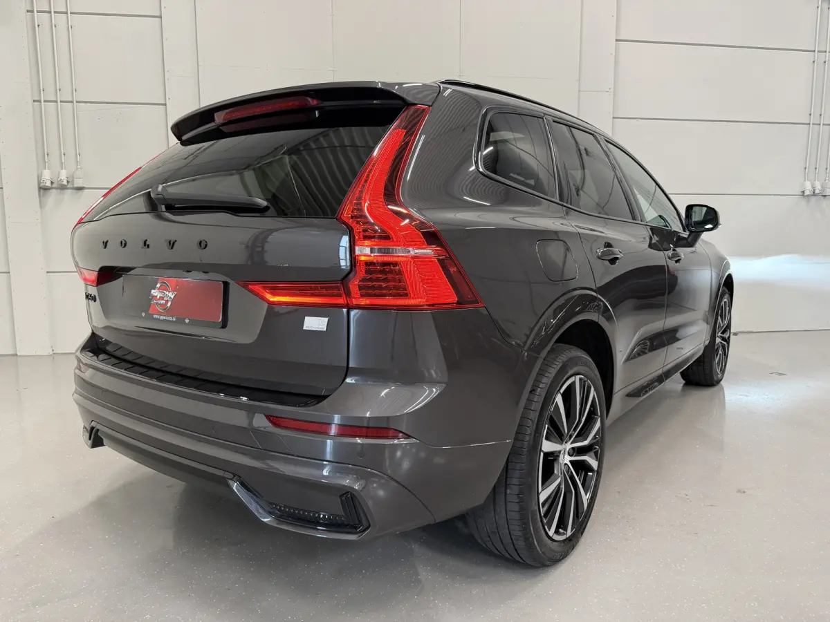 T6 Recharge AWD R-Design Long Range PLATINUM-GREY/PANO/TREKHAAK/20"/LEER-SPORT/ACC/PILOT-ASSIST/GOOGLE/2x MEMORY/BLACK-PACK/CRYSTAL-POOK/SOH 97%/NET OH BEURT GEHAD BIJ VOLVO DEALER