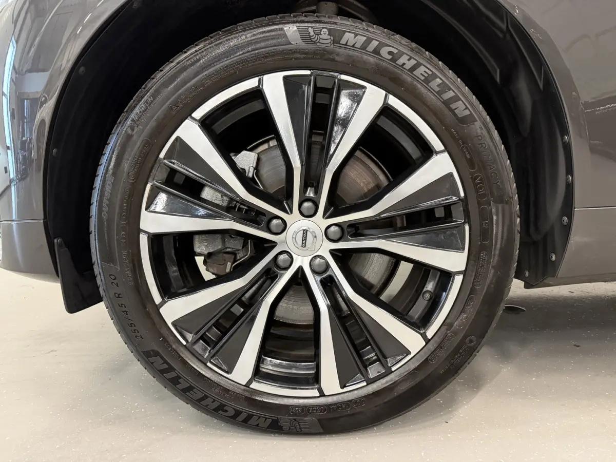 T6 Recharge AWD R-Design Long Range PLATINUM-GREY/PANO/TREKHAAK/20"/LEER-SPORT/ACC/PILOT-ASSIST/GOOGLE/2x MEMORY/BLACK-PACK/CRYSTAL-POOK/SOH 97%/NET OH BEURT GEHAD BIJ VOLVO DEALER