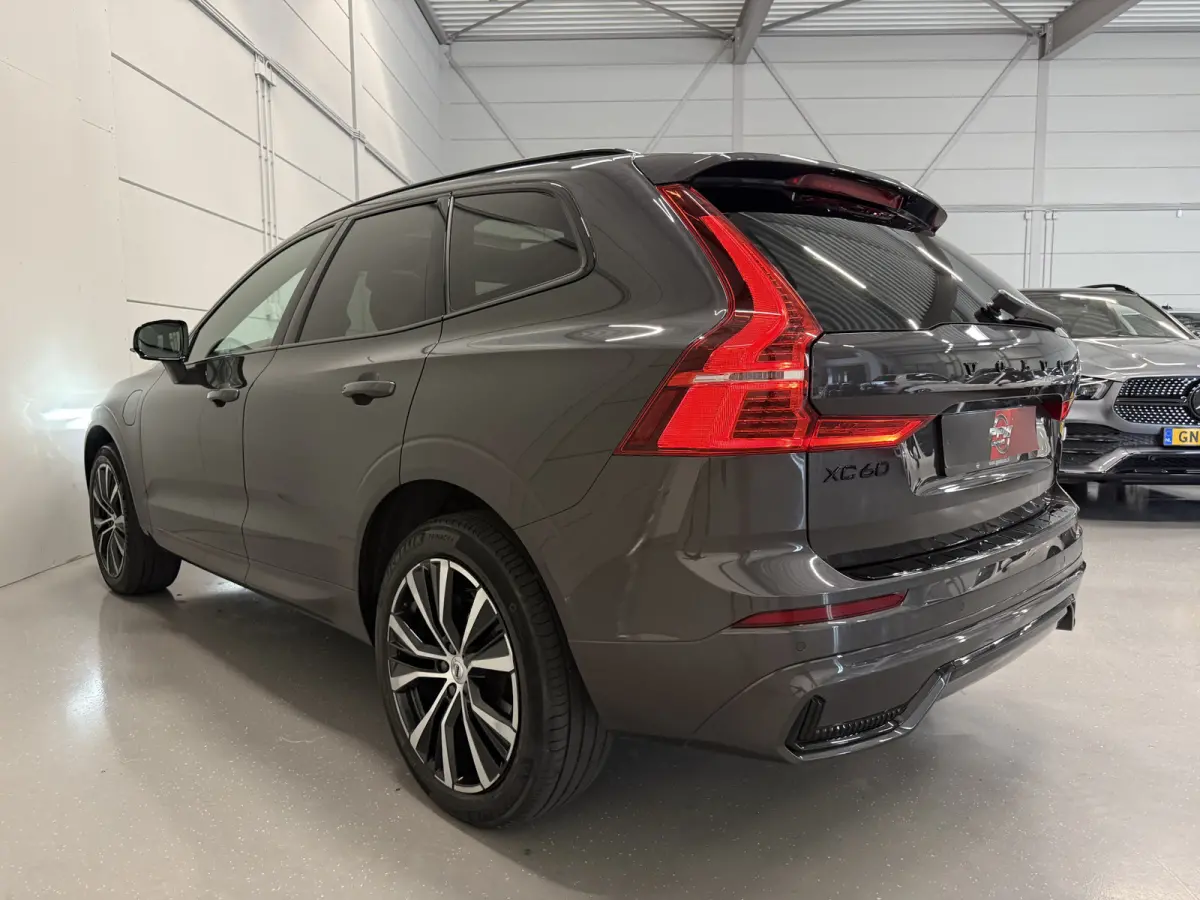 T6 Recharge AWD R-Design Long Range PLATINUM-GREY/PANO/TREKHAAK/20"/LEER-SPORT/ACC/PILOT-ASSIST/GOOGLE/2x MEMORY/BLACK-PACK/CRYSTAL-POOK/SOH 97%/NET OH BEURT GEHAD BIJ VOLVO DEALER