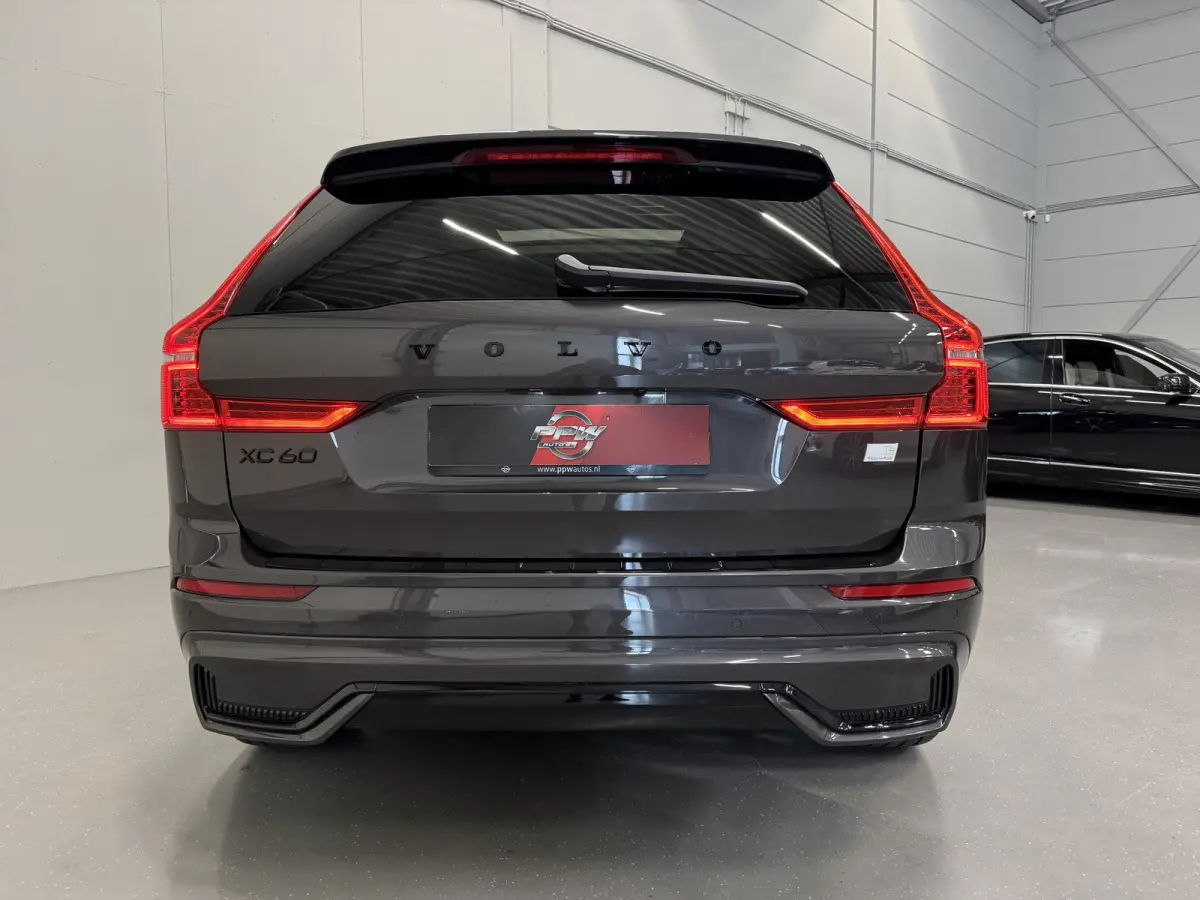 T6 Recharge AWD R-Design Long Range PLATINUM-GREY/PANO/TREKHAAK/20"/LEER-SPORT/ACC/PILOT-ASSIST/GOOGLE/2x MEMORY/BLACK-PACK/CRYSTAL-POOK/SOH 97%/NET OH BEURT GEHAD BIJ VOLVO DEALER