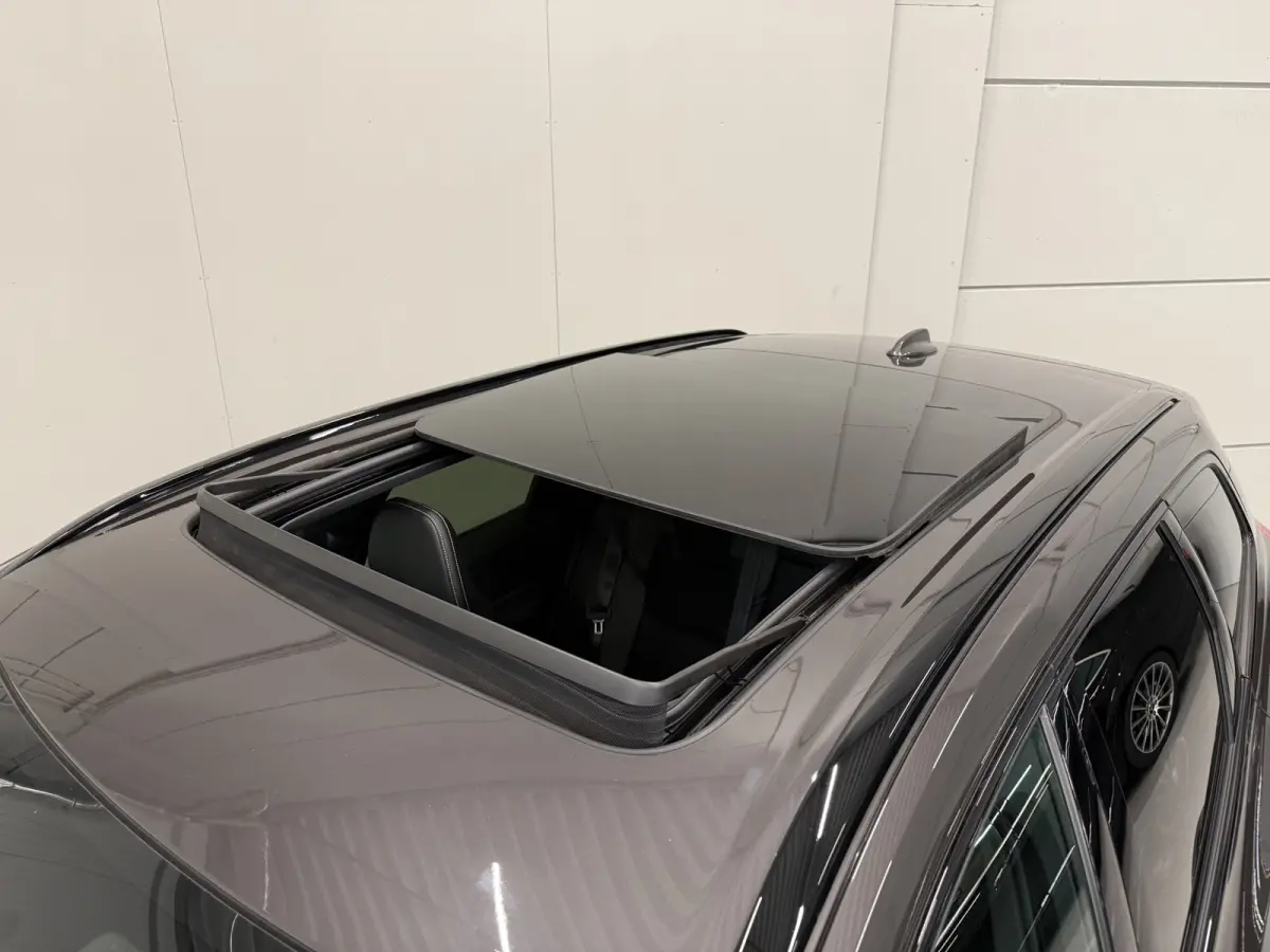 T6 Recharge AWD R-Design Long Range PLATINUM-GREY/PANO/TREKHAAK/20"/LEER-SPORT/ACC/PILOT-ASSIST/GOOGLE/2x MEMORY/BLACK-PACK/CRYSTAL-POOK/SOH 97%/NET OH BEURT GEHAD BIJ VOLVO DEALER