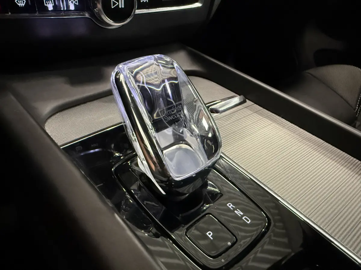 T6 Recharge AWD R-Design Long Range PLATINUM-GREY/PANO/TREKHAAK/20"/LEER-SPORT/ACC/PILOT-ASSIST/GOOGLE/2x MEMORY/BLACK-PACK/CRYSTAL-POOK/SOH 97%/NET OH BEURT GEHAD BIJ VOLVO DEALER