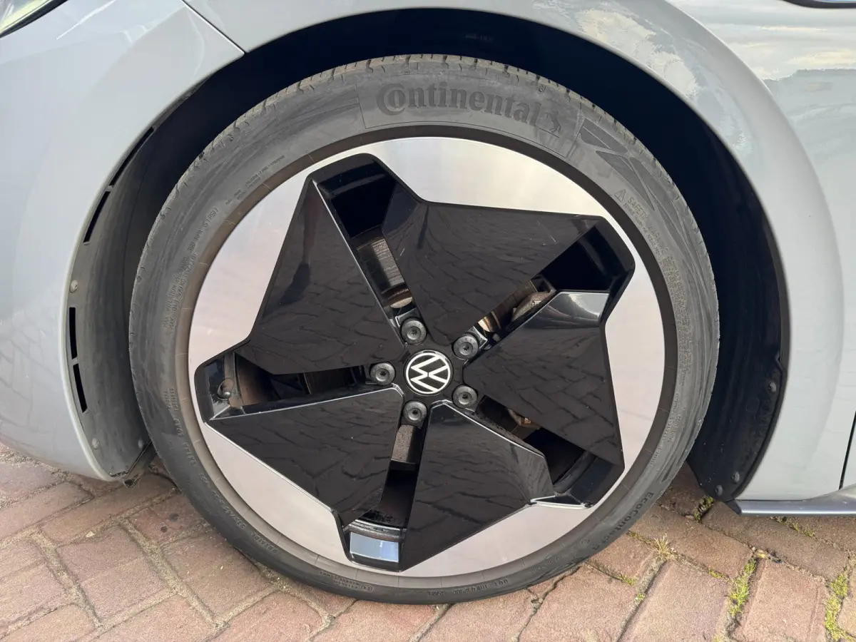 First Plus 58 kWh **CARPLAY + KEYLESS + CAMERA + THAAK**