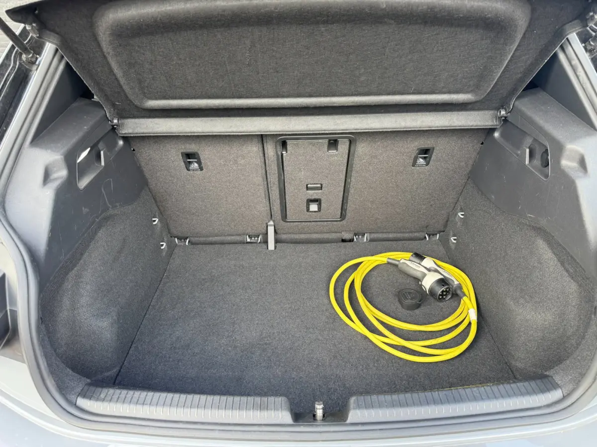 First Plus 58 kWh **CARPLAY + KEYLESS + CAMERA + THAAK**