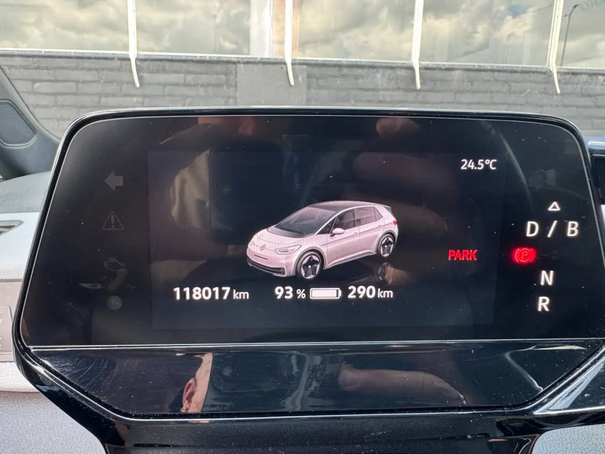 First Plus 58 kWh **CARPLAY + KEYLESS + CAMERA + THAAK**