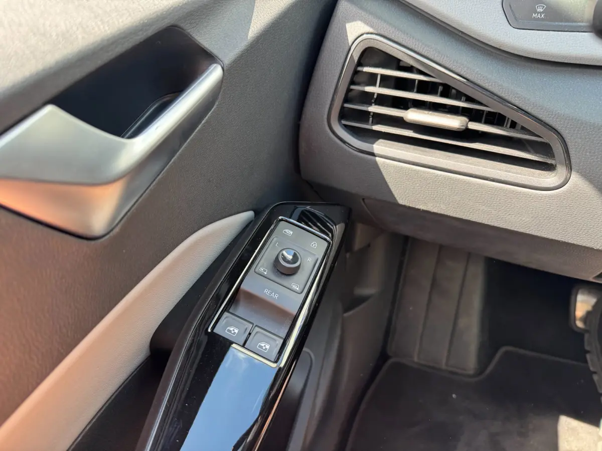 First Plus 58 kWh **CARPLAY + KEYLESS + CAMERA + THAAK**