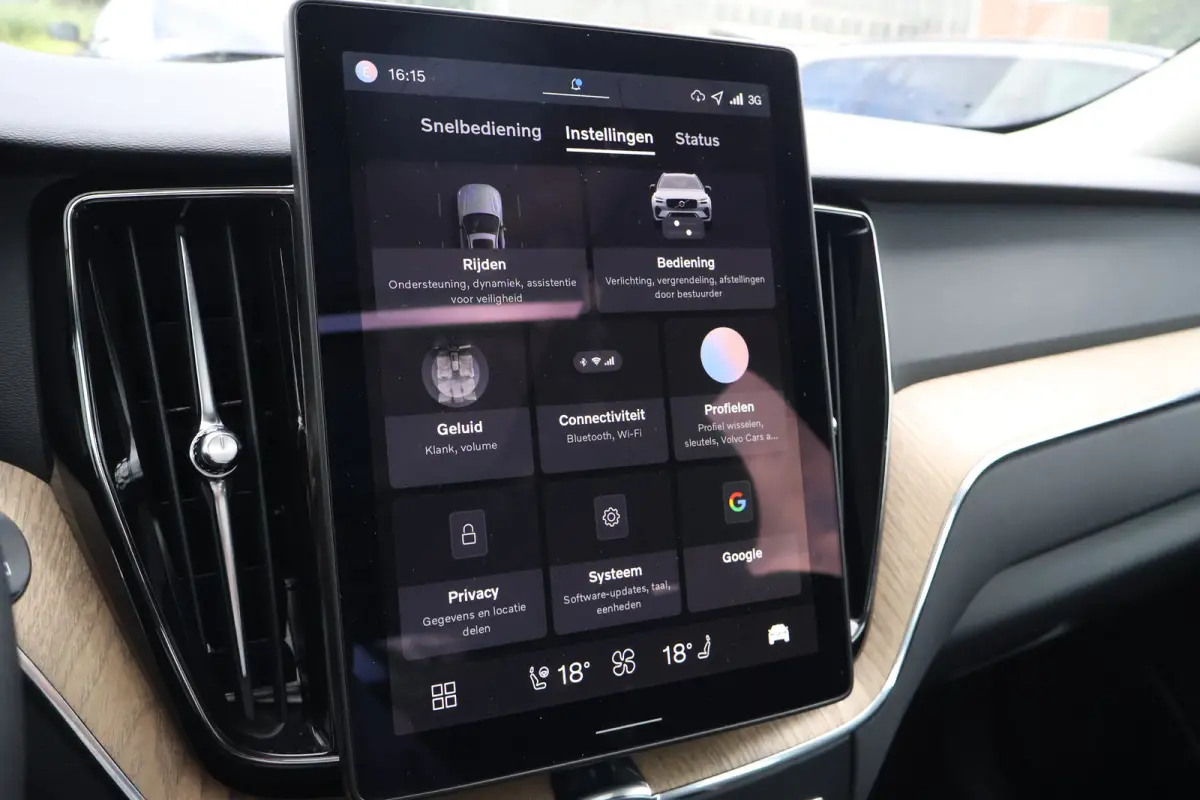 2.0 T6 Plug-in hybrid AWD Plus Dark | Trekhaak | Harman Kardon | HUD |