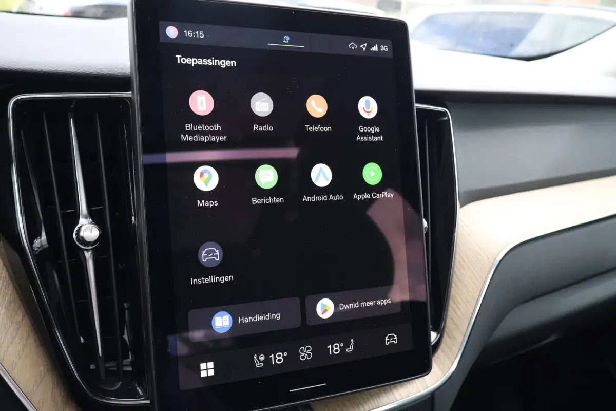 2.0 T6 Plug-in hybrid AWD Plus Dark | Trekhaak | Harman Kardon | HUD |