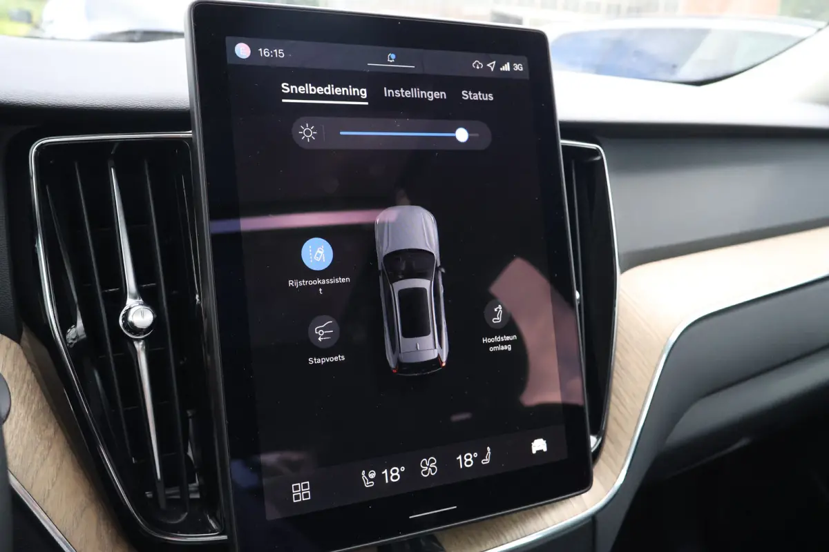 2.0 T6 Plug-in hybrid AWD Plus Dark | Trekhaak | Harman Kardon | HUD |