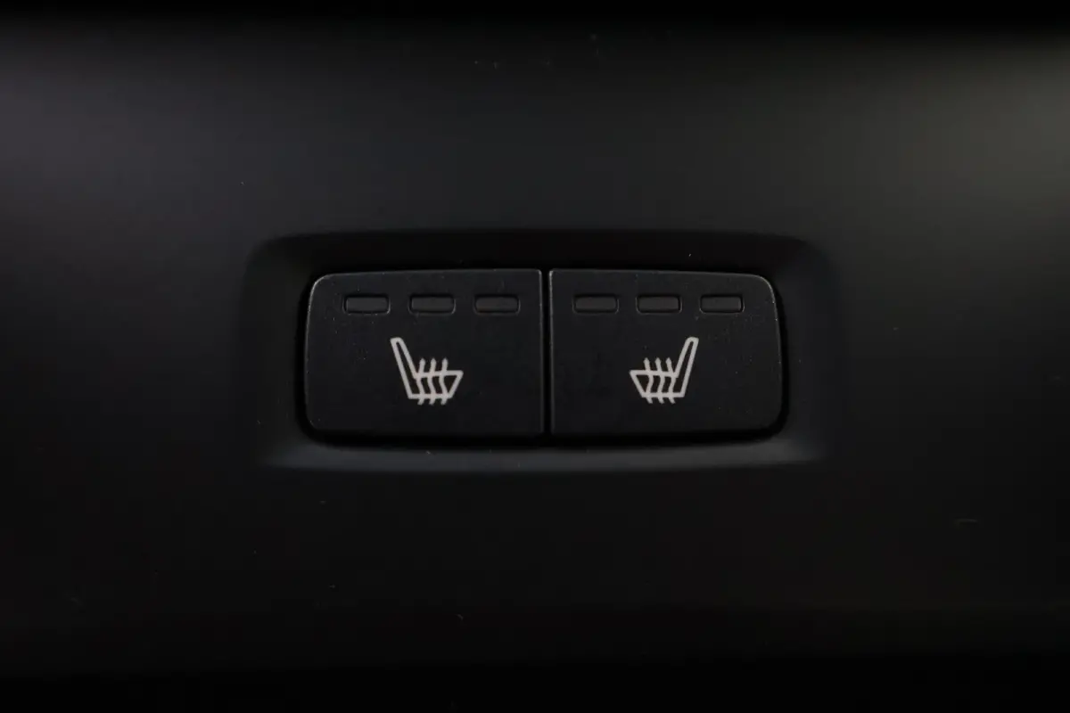 2.0 T6 Plug-in hybrid AWD Plus Dark | Trekhaak | Harman Kardon | HUD |
