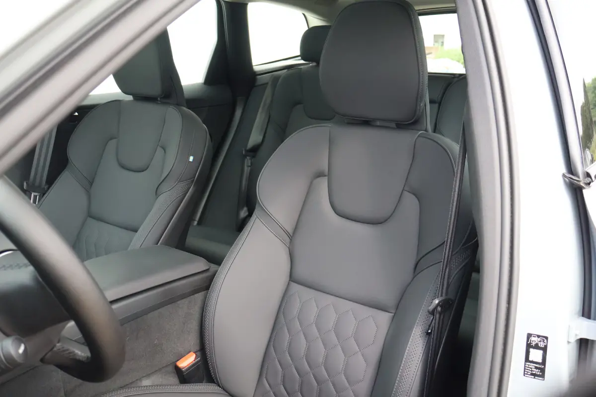 2.0 T6 Plug-in hybrid AWD Plus Dark | Trekhaak | Harman Kardon | HUD |