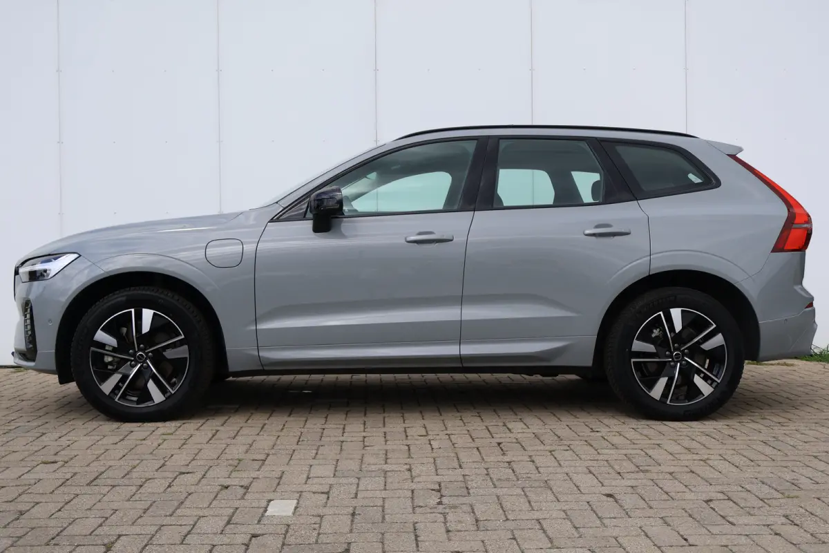 2.0 T6 Plug-in hybrid AWD Plus Dark | Trekhaak | Harman Kardon | HUD |