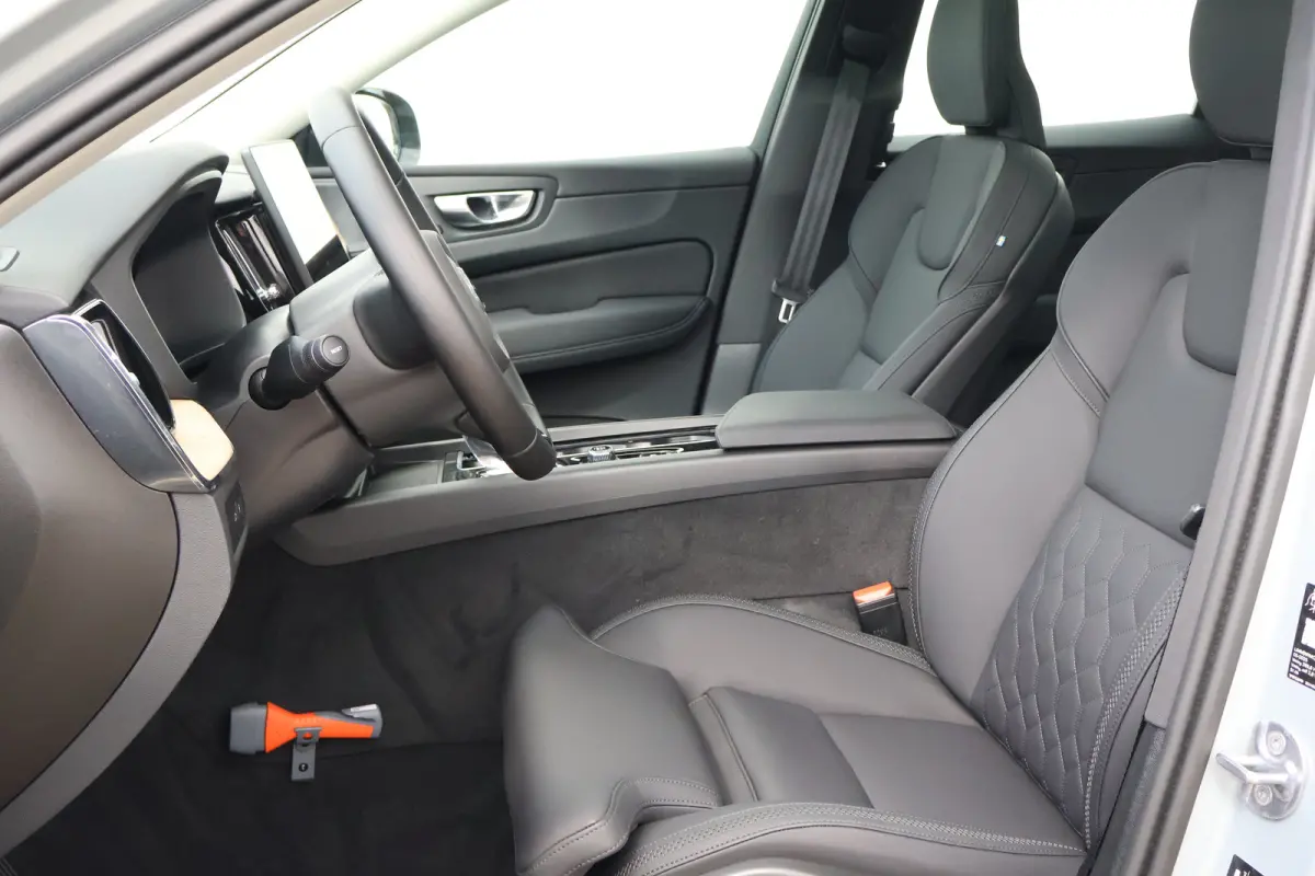 2.0 T6 Plug-in hybrid AWD Plus Dark | Trekhaak | Harman Kardon | HUD |
