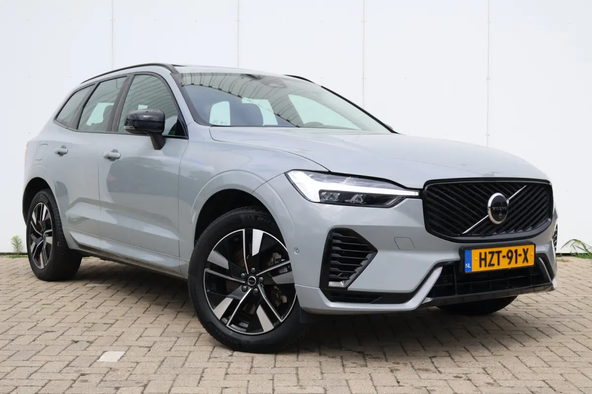 2.0 T6 Plug-in hybrid AWD Plus Dark | Trekhaak | Harman Kardon | HUD |