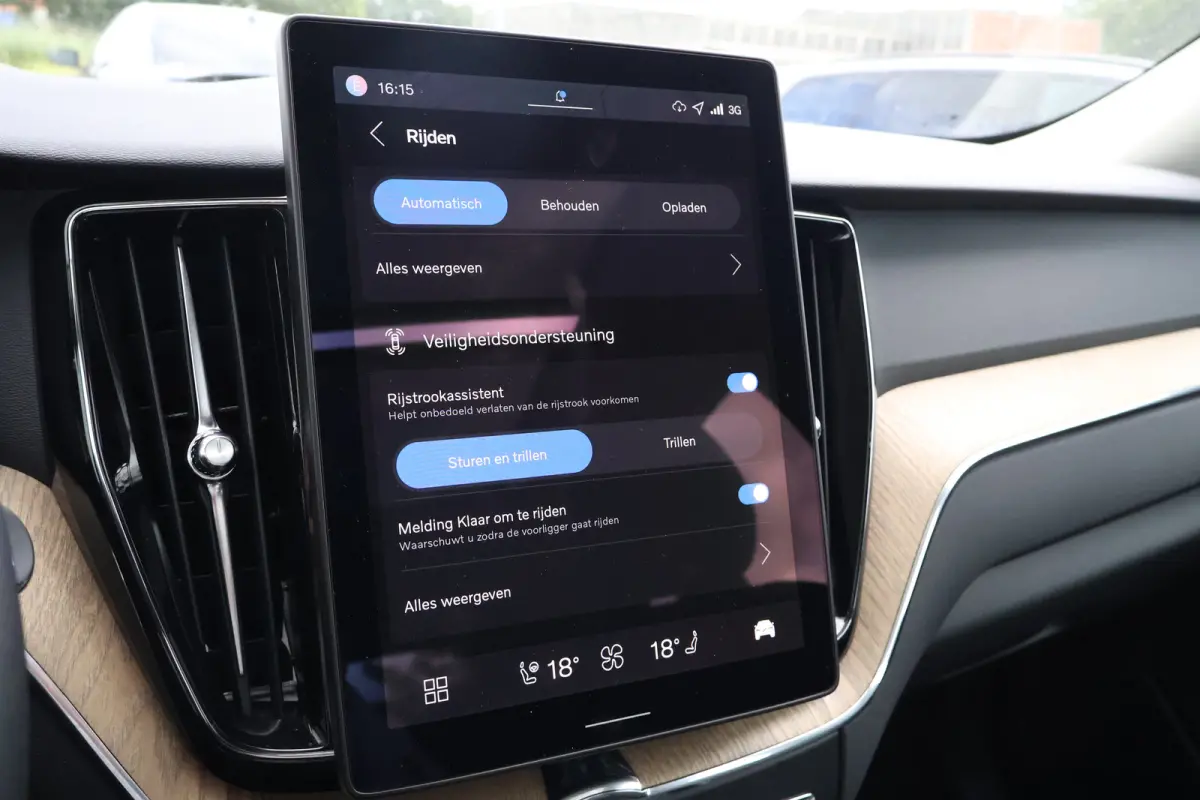2.0 T6 Plug-in hybrid AWD Plus Dark | Trekhaak | Harman Kardon | HUD |