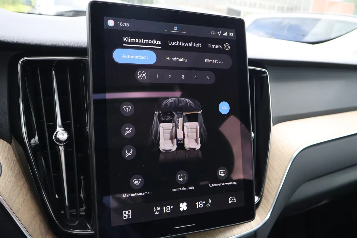 2.0 T6 Plug-in hybrid AWD Plus Dark | Trekhaak | Harman Kardon | HUD |