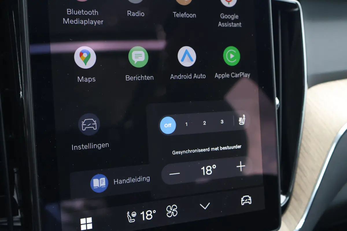 2.0 T6 Plug-in hybrid AWD Plus Dark | Trekhaak | Harman Kardon | HUD |
