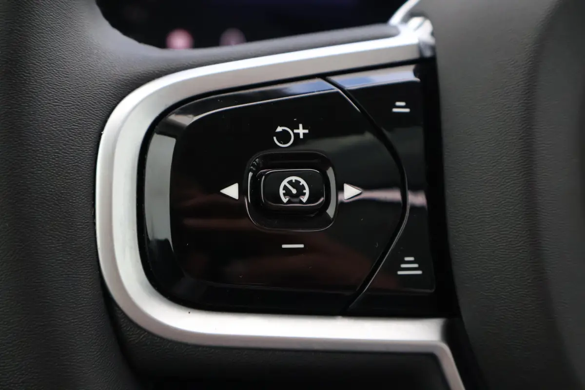 2.0 T6 Plug-in hybrid AWD Plus Dark | Trekhaak | Harman Kardon | HUD |