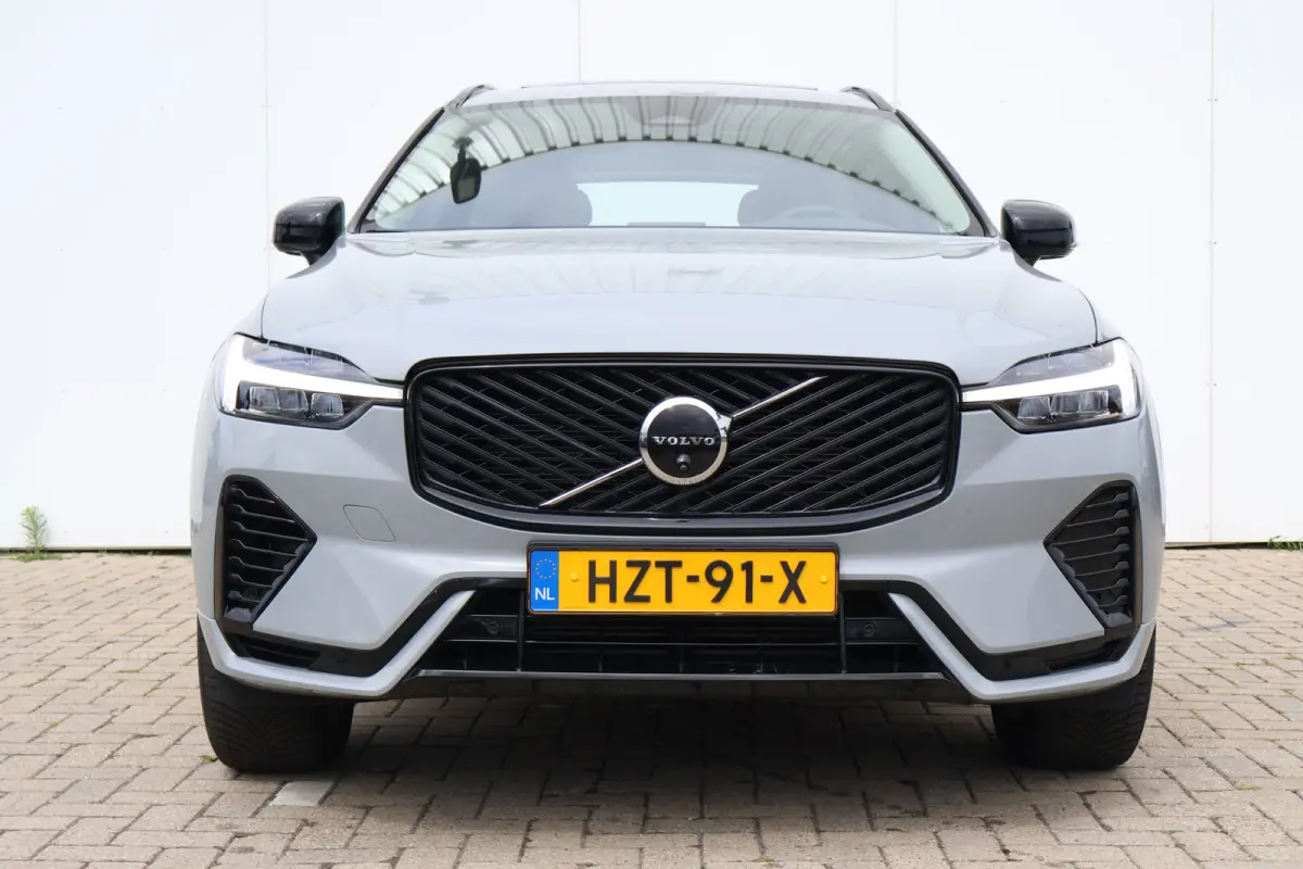 2.0 T6 Plug-in hybrid AWD Plus Dark | Trekhaak | Harman Kardon | HUD |