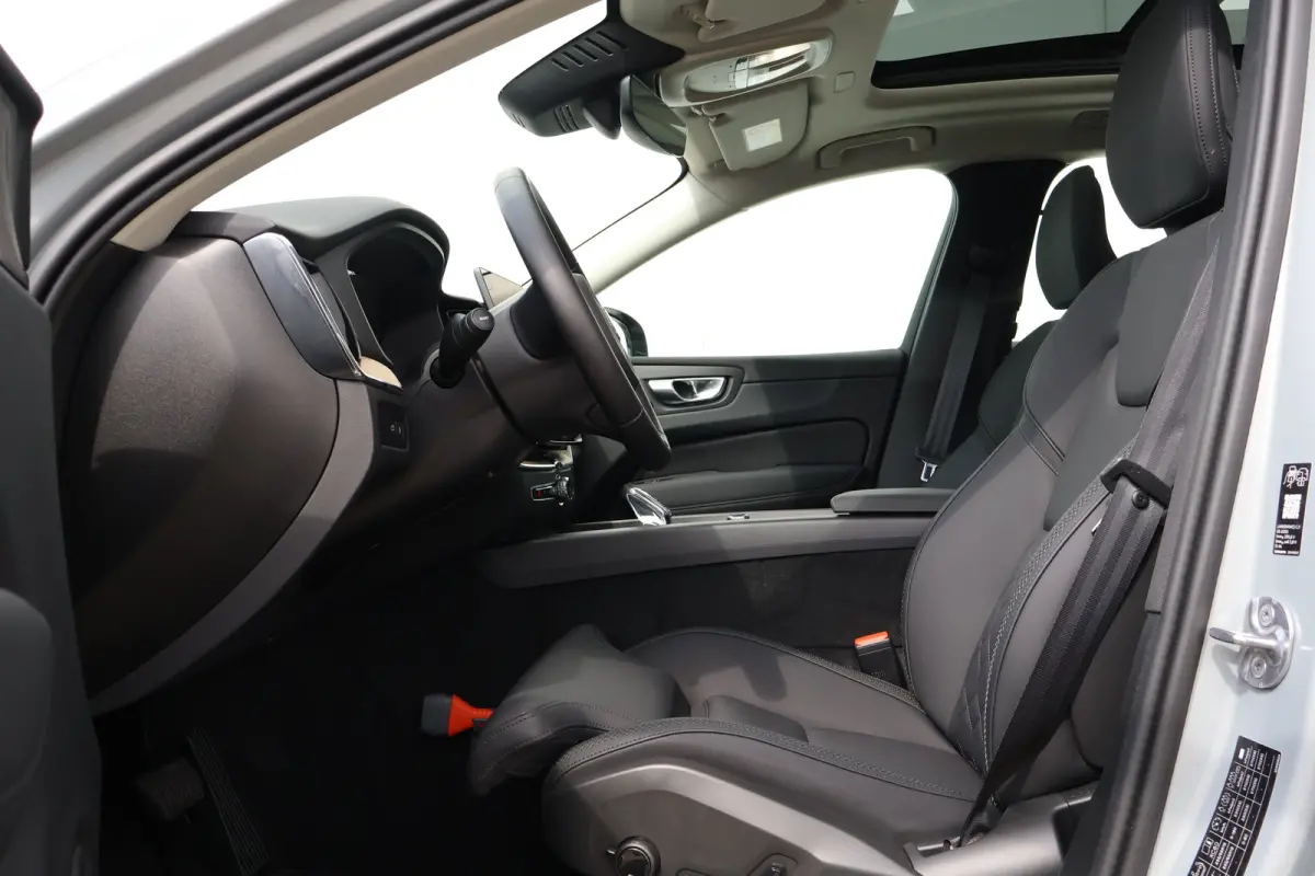 2.0 T6 Plug-in hybrid AWD Plus Dark | Trekhaak | Harman Kardon | HUD |
