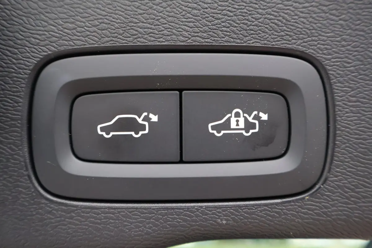 2.0 T6 Plug-in hybrid AWD Plus Dark | Trekhaak | Harman Kardon | HUD |