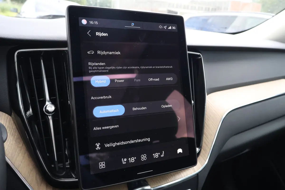 2.0 T6 Plug-in hybrid AWD Plus Dark | Trekhaak | Harman Kardon | HUD |