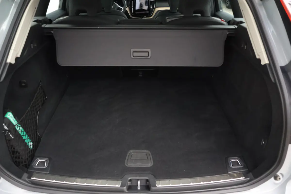 2.0 T6 Plug-in hybrid AWD Plus Dark | Trekhaak | Harman Kardon | HUD |