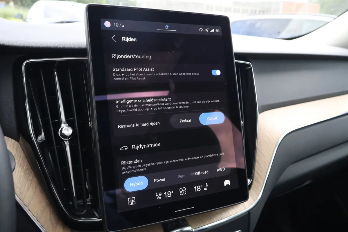 2.0 T6 Plug-in hybrid AWD Plus Dark | Trekhaak | Harman Kardon | HUD |