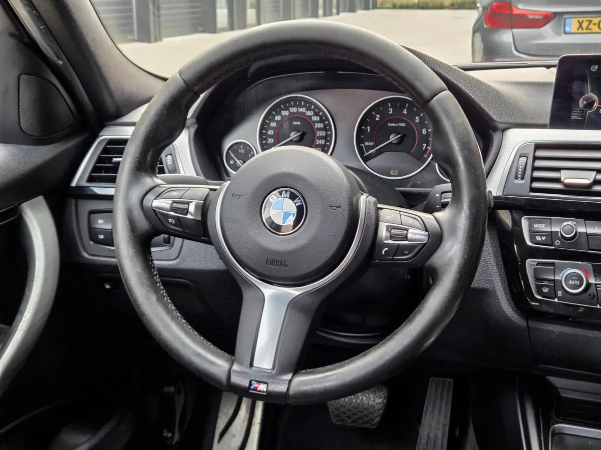 330e M-Sport | LED | NAVI | ALCANTARA | 19" VELGEN