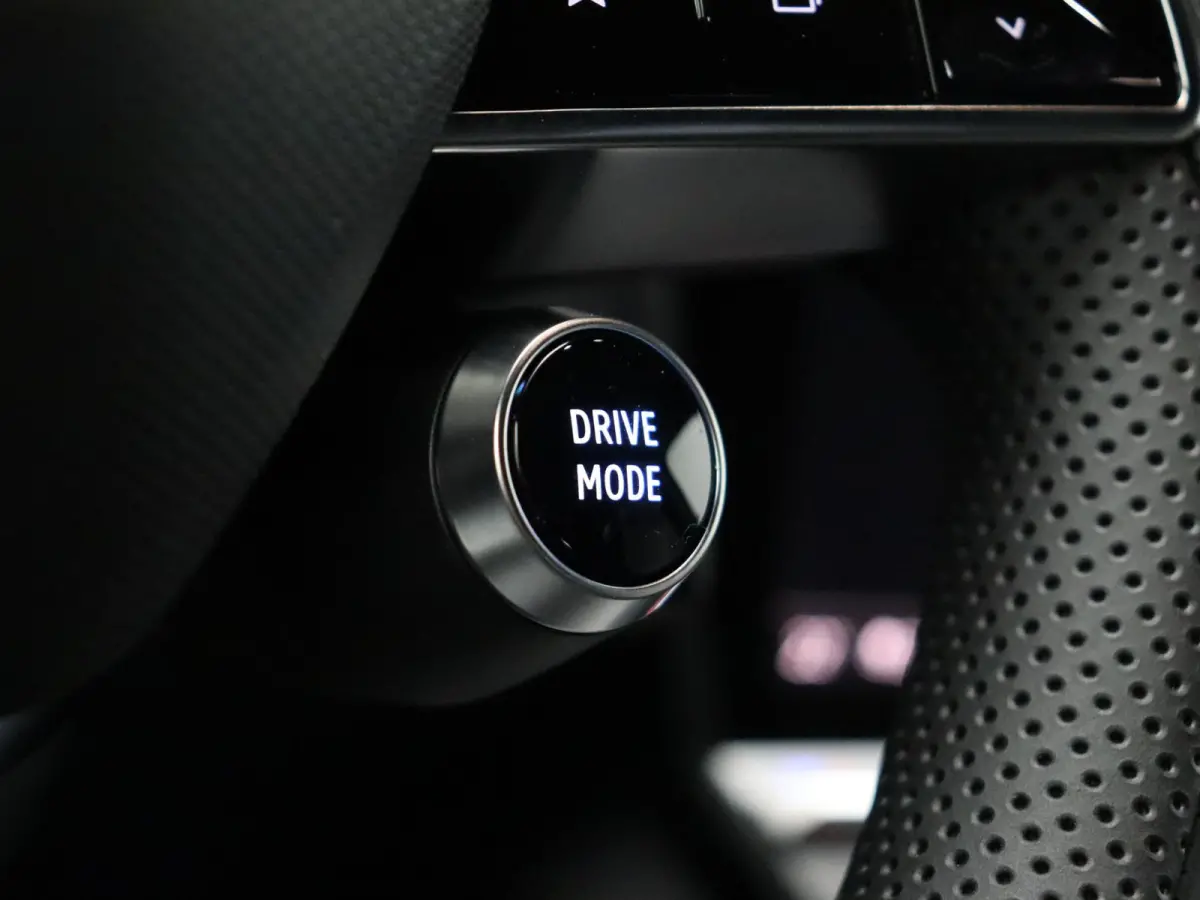 Business Edition 87 kWh | €5000,- KORTING! | Google Build-in | Elektrische Achterklep | Dakrails | Warmtepomp + Batterij Verwarming | Adaptieve Cruise Control | Keyless Entry | Privacy Gla
