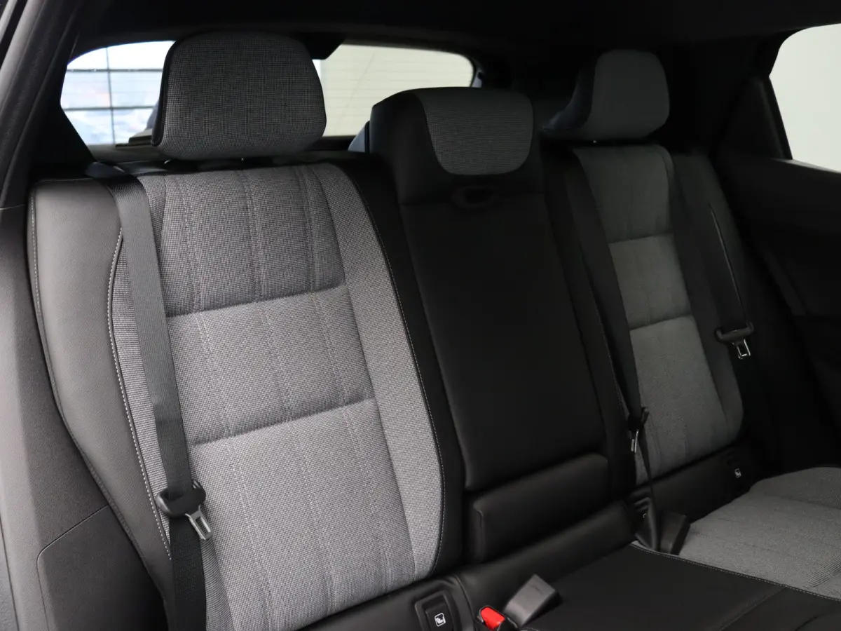 Business Edition 87 kWh | €5000,- KORTING! | Google Build-in | Elektrische Achterklep | Dakrails | Warmtepomp + Batterij Verwarming | Adaptieve Cruise Control | Keyless Entry | Privacy Gla
