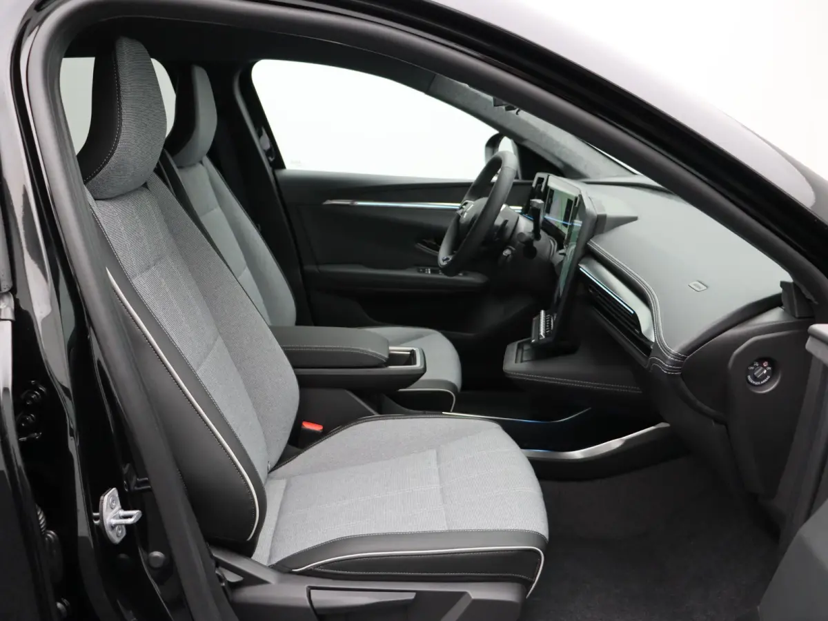 Business Edition 87 kWh | €5000,- KORTING! | Google Build-in | Elektrische Achterklep | Dakrails | Warmtepomp + Batterij Verwarming | Adaptieve Cruise Control | Keyless Entry | Privacy Gla