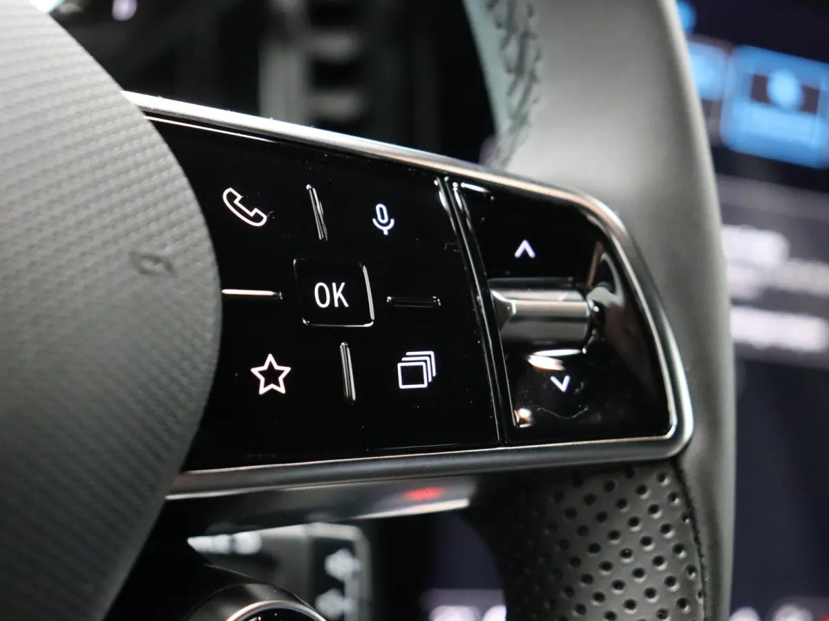 Business Edition 87 kWh | €5000,- KORTING! | Google Build-in | Elektrische Achterklep | Dakrails | Warmtepomp + Batterij Verwarming | Adaptieve Cruise Control | Keyless Entry | Privacy Gla