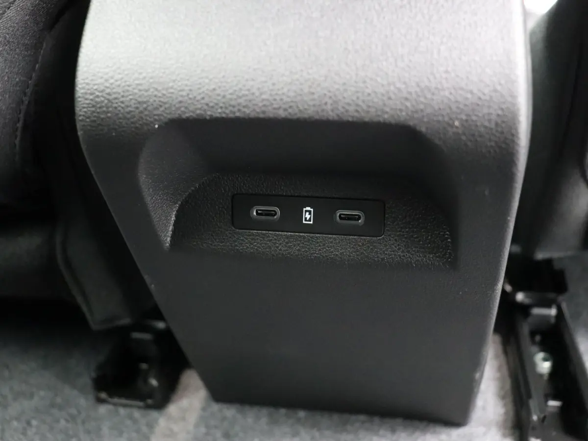 Business Edition 87 kWh | €5000,- KORTING! | Google Build-in | Elektrische Achterklep | Dakrails | Warmtepomp + Batterij Verwarming | Adaptieve Cruise Control | Keyless Entry | Privacy Gla