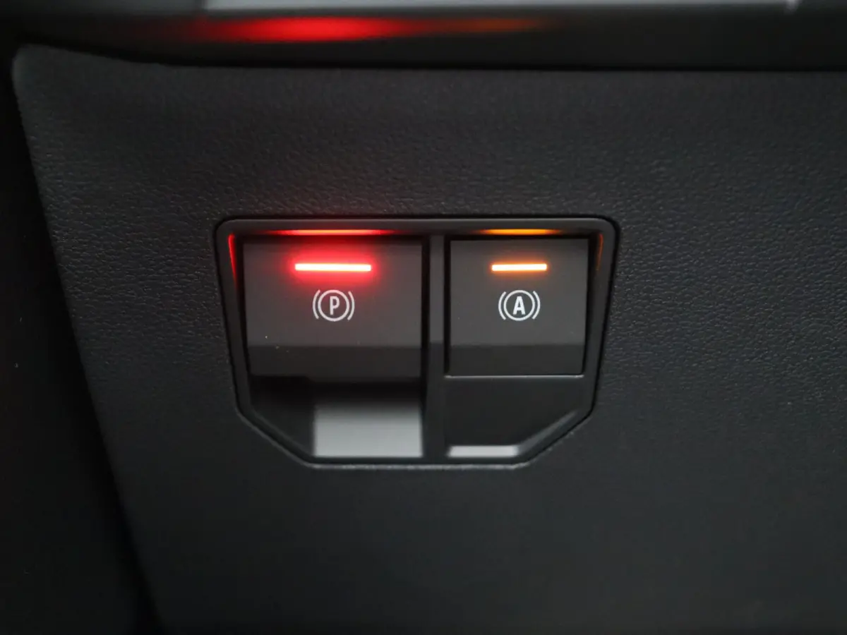 Business Edition 87 kWh | €5000,- KORTING! | Google Build-in | Elektrische Achterklep | Dakrails | Warmtepomp + Batterij Verwarming | Adaptieve Cruise Control | Keyless Entry | Privacy Gla