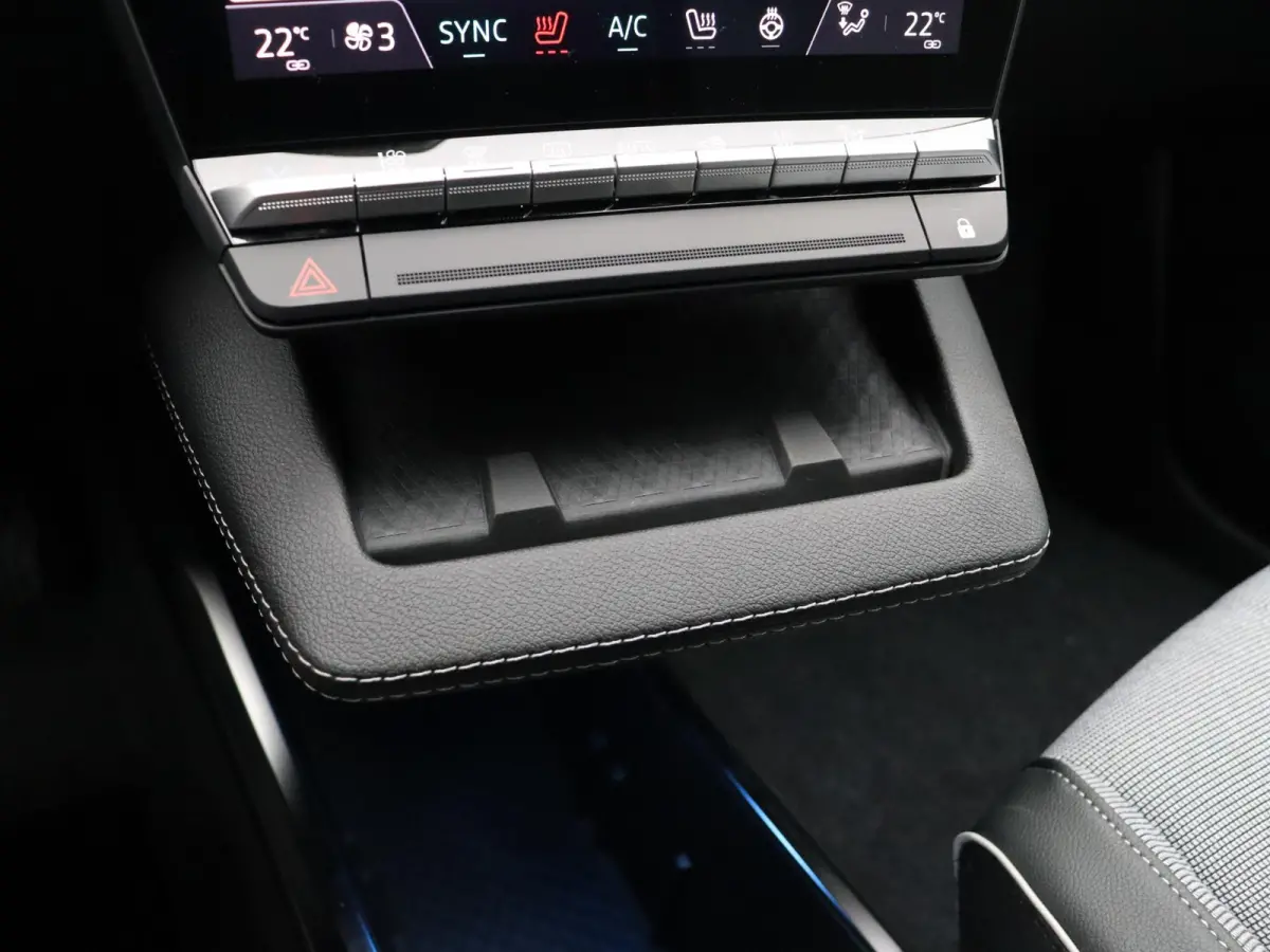Business Edition 87 kWh | €5000,- KORTING! | Google Build-in | Elektrische Achterklep | Dakrails | Warmtepomp + Batterij Verwarming | Adaptieve Cruise Control | Keyless Entry | Privacy Gla