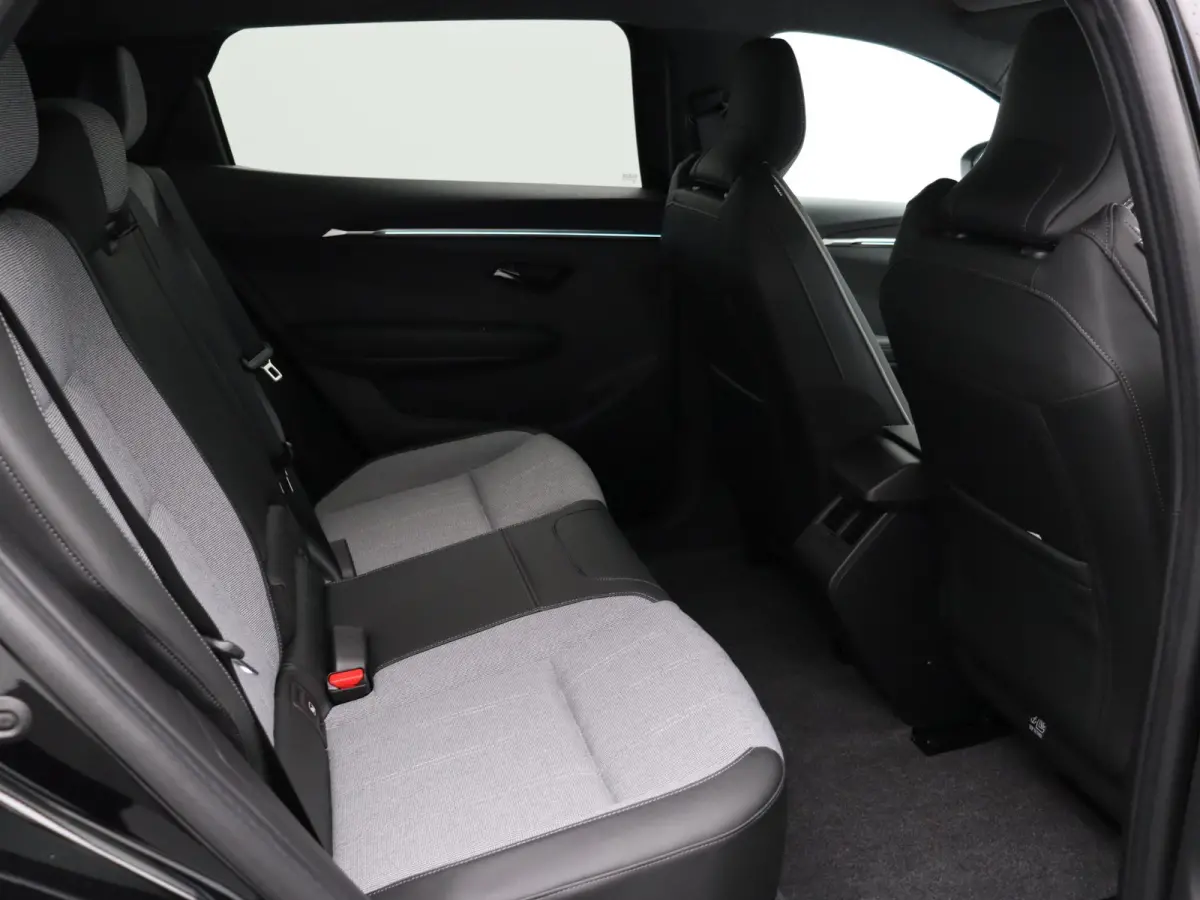 Business Edition 87 kWh | €5000,- KORTING! | Google Build-in | Elektrische Achterklep | Dakrails | Warmtepomp + Batterij Verwarming | Adaptieve Cruise Control | Keyless Entry | Privacy Gla
