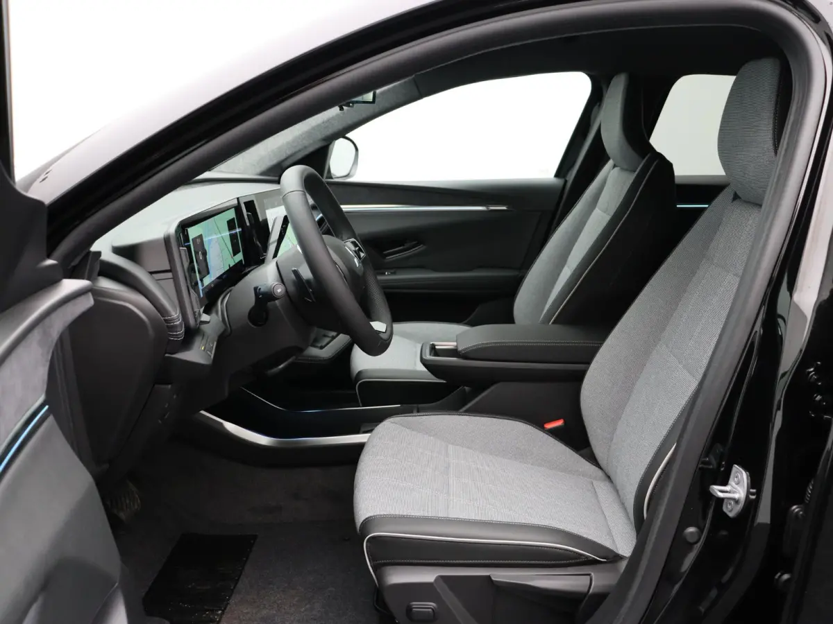 Business Edition 87 kWh | €5000,- KORTING! | Google Build-in | Elektrische Achterklep | Dakrails | Warmtepomp + Batterij Verwarming | Adaptieve Cruise Control | Keyless Entry | Privacy Gla